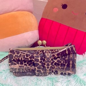 Wristlet purse